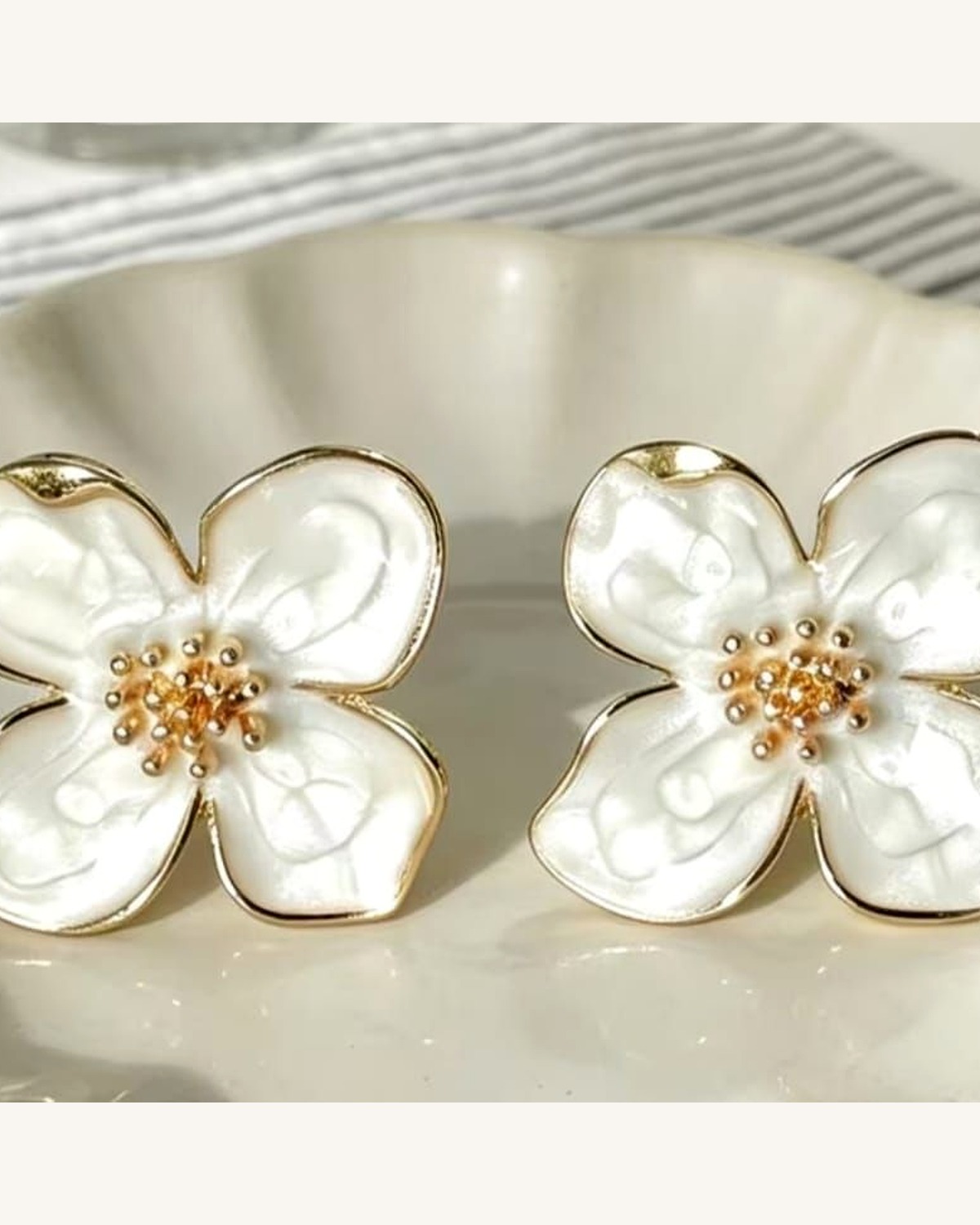 Aretes Flor Blanca